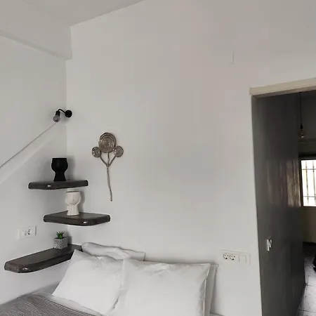 Diminutif L Adamantas (Milos)